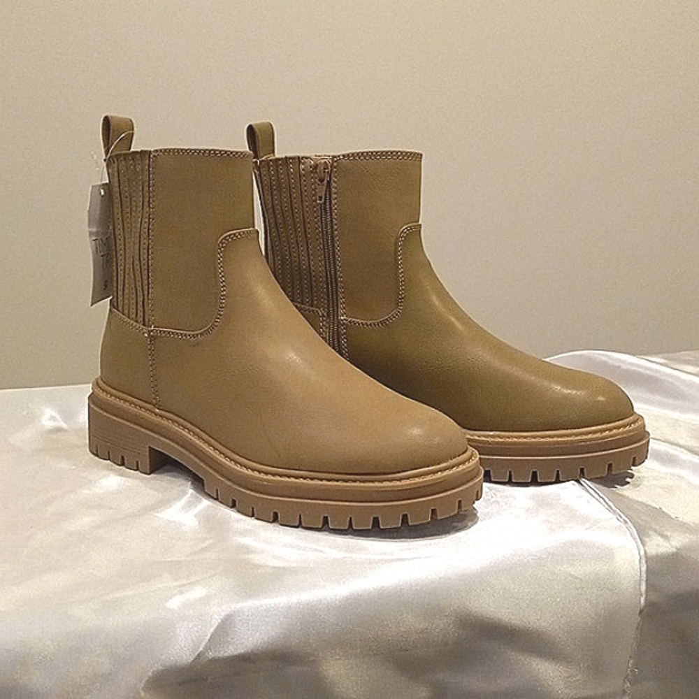 NWT Women 7 Combat Boot Moto Shoe City Walking Slouch Side Zipper Slip-in Boho